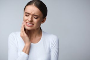 Woman in dental pain.